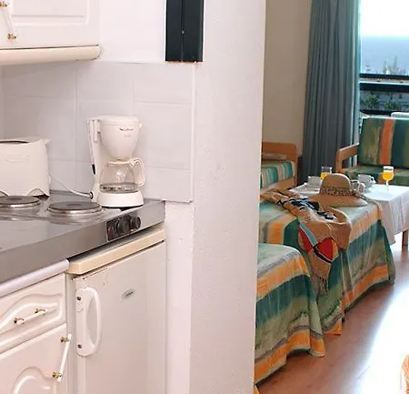 Field Apartmanhotel