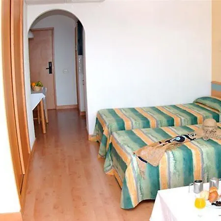 Field Apartmanhotel 3*