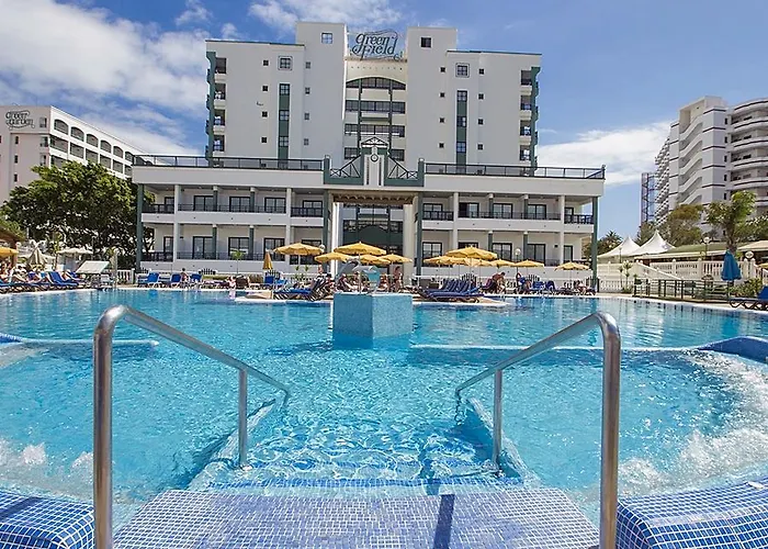 Aparthotel Field 3*